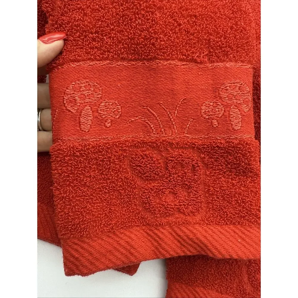4 Red embroidered sculpted Mushroom terry cloth Towels - Snaps 13x29”